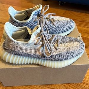 Yeezy boost 350 sneakers ash pearl  (unisex size 5.5）women 7-7.5